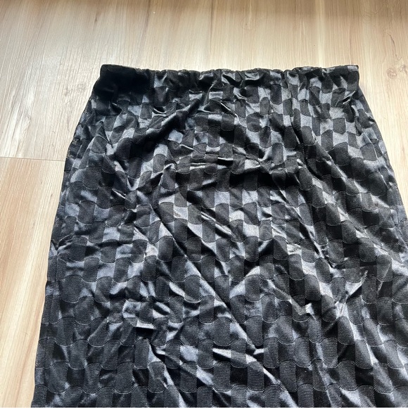 Two-Piece Checkered Black Strapless Set - Picture 7 of 16